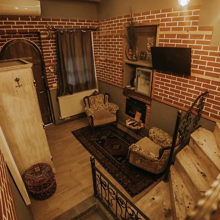 Vintage Cave House 2*