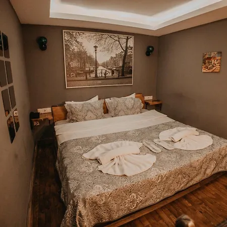 Otel Vintage Cave House 2*