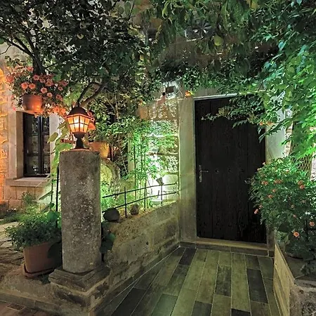 Hotel Vintage Cave House