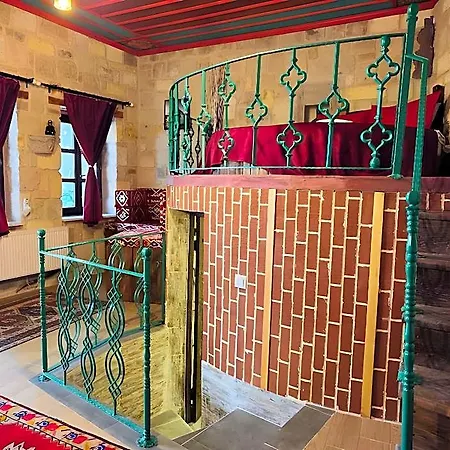 Vintage Cave House Hotel 3*